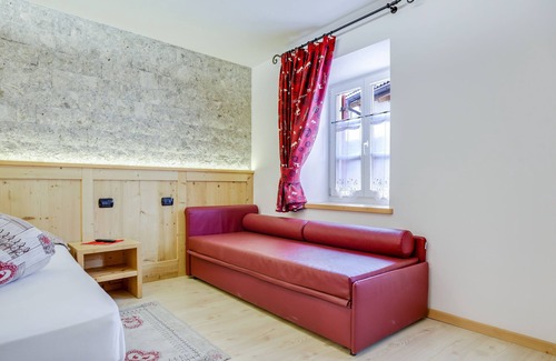 Canazei Apartment | Holiday Apartment "Cesa San Florian Apartment 1" with Mountain View & Wi-Fi