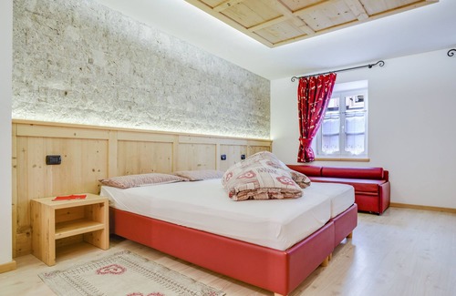 Canazei Apartment | Holiday Apartment "Cesa San Florian Apartment 1" with Mountain View & Wi-Fi