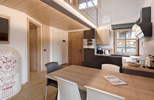 Teola Apartment | Holiday Apartment Chalet Monteneve Bordeaux with Mountain View, Balcony & Wi-Fi