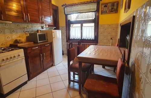 Balatonboglar Apartment | Holiday apartment with garden, barbecue facilities and internet access