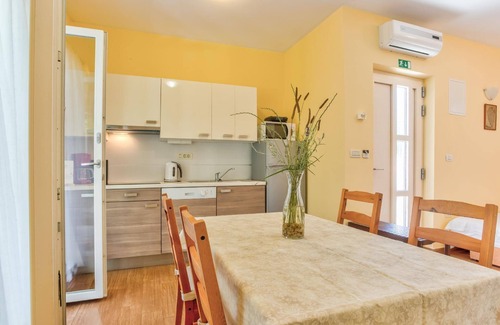 Lovrecica Apartment | Holiday apartment Lovrecica for 1 - 4 persons with 1 bedroom - Row house