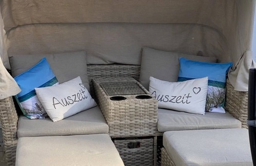 Ostseebad Prerow Apartment | Holiday Apartment "Meer Geht Immer" with Private Terrace, Garden & Wi-Fi