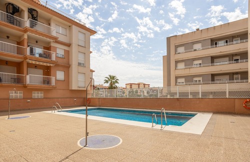 Calahonda Apartment | Holiday Apartment "Pionono Uno" with Sea View, Shared Pool & Wi-Fi