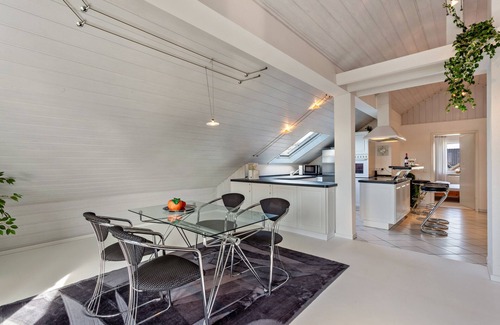Ortsmitte Apartment | Holiday Apartment "Schauerte" with Balcony & Wi-Fi