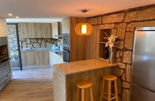 Ponte de Lima Apartment | Holiday Apartment 'Stº António' with Shared Pool & Wi-Fi