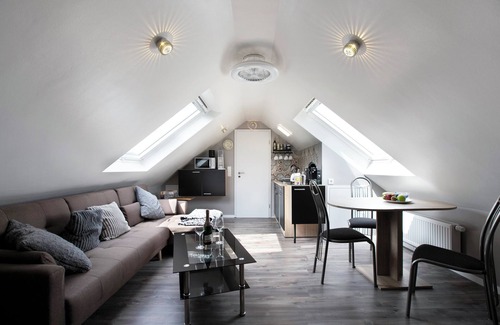 Heide Apartment | Holiday Apartment 'Uhse's' close to City Centre with Garden & Wi-Fi