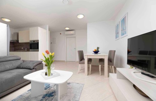Soline Apartment | Holiday apartment upstairs with three air conditioning units