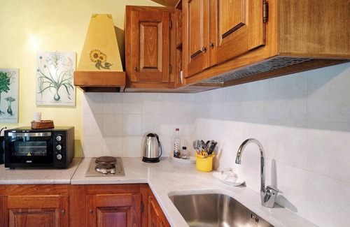 Ville San Pietro Apartment | Holiday Apartment "Villa Nel Borgo" with Mountain View, Private Terrace & Private Garden