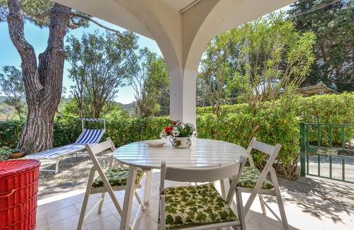 Marmi Apartment | Holiday Apartment "Villetta Marmi" with Private Garden
