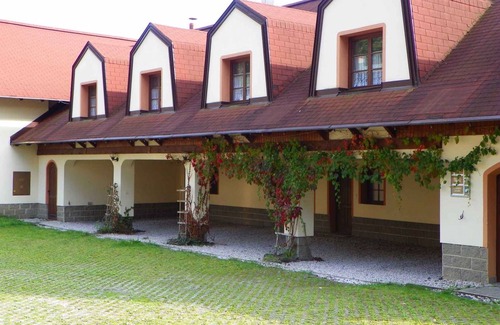 Desna Apartment | Holiday apartment with outdoor pool and WiFi