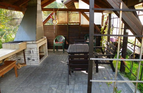 Desna Apartment | Holiday apartment with outdoor pool and WiFi