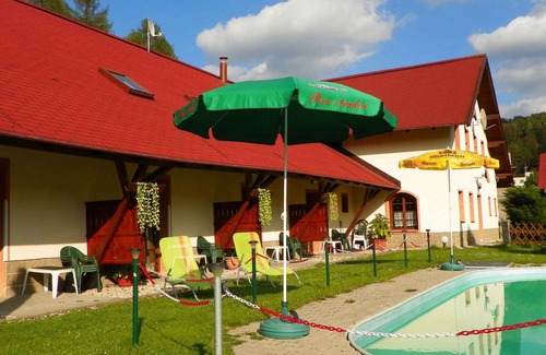 Desna Apartment | Holiday apartment with outdoor pool and WiFi