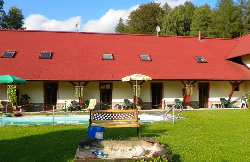Desna Apartment | Holiday apartment with outdoor pool and WiFi