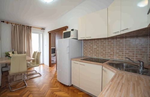 Potocnica Apartment | Holiday apartment with pool area and air conditioning