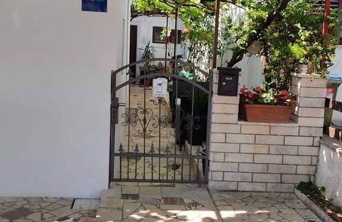 Brulo Apartment | Holiday apartment with a balcony