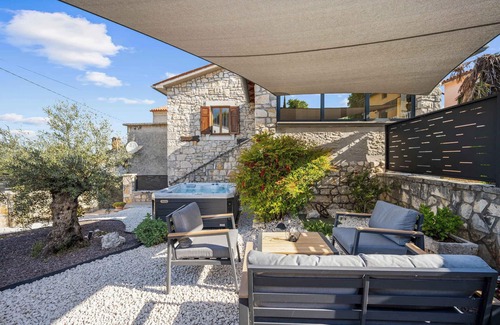 Krsan Apartment | Holiday apartment with air conditioning