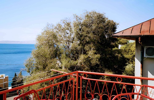 Karlobag Apartment | Holiday apartment with sea view 50 metres from the beach