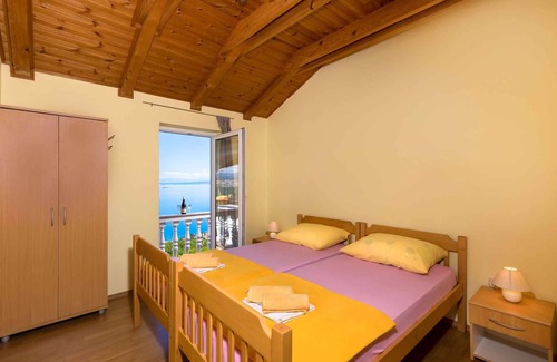 Bregi Apartment | Holiday apartment with panoramic sea views
