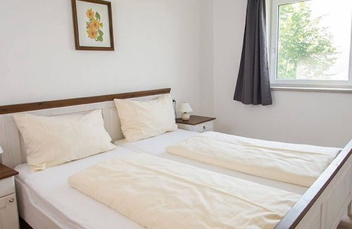 Zell Am Moos Apartment | Holiday apartment with lake view - Family holiday farm Stabauer (4 flowers)