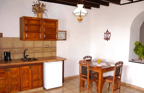Brena Baja Cottage | Holiday cottage with shared pool in Breña Baja