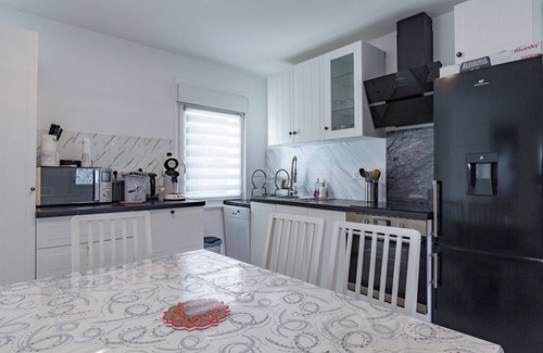 La Chapelle-en-Vercors House | Holiday Home 'Le Cottage' with Mountain View, Shared Terrace and Wi-Fi