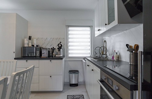 La Chapelle-en-Vercors House | Holiday Home 'Le Cottage' with Mountain View, Shared Terrace and Wi-Fi