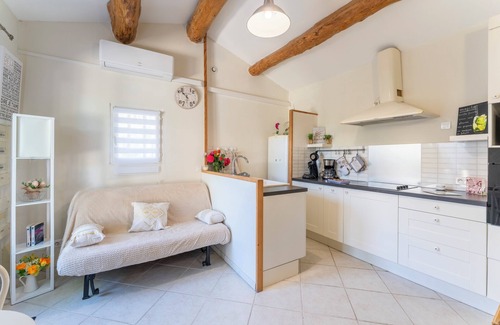 St.-Remy-de-Provence Apartment | Holiday Apartment "Agréable A La Campagne" with Private Pool, Private Terrace & Wi-Fi