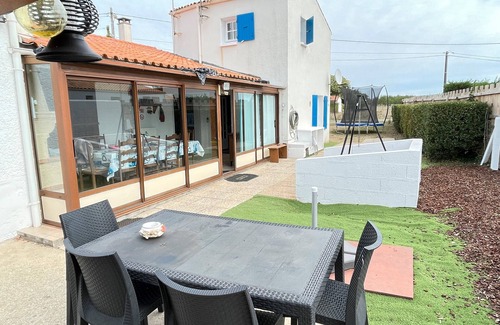 L'Echardiere House | Holiday Home 'La Chanoute' with Private Terrace, Private Garden and Wi-Fi