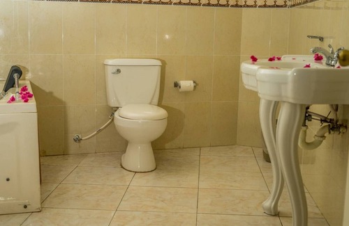 Runaway Bay Resort | Holiday Haven Resort Honeymoon wt Jacuzzi