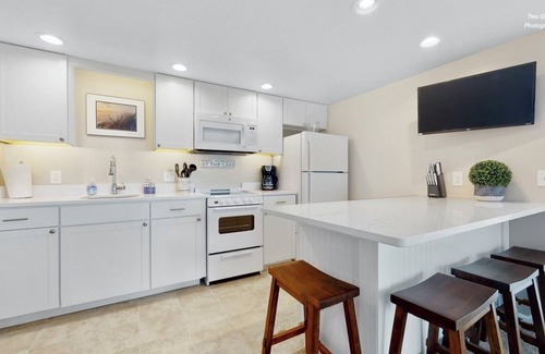 Saugatuck Resort | Holiday Hill Resort "Smith's Corner" Unit 701
