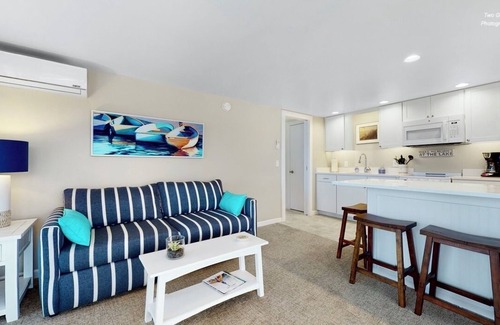 Saugatuck Resort | Holiday Hill Resort "Smith's Corner" Unit 701