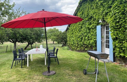 Razac-de-Saussignac House | Holiday Home 'Le Gite Du Vigneron' with Private Terrace, Private Garden and Wi-Fi