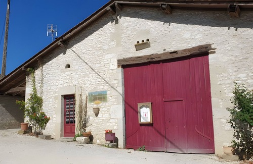 Razac-de-Saussignac House | Holiday Home 'Le Gite Du Vigneron' with Private Terrace, Private Garden and Wi-Fi