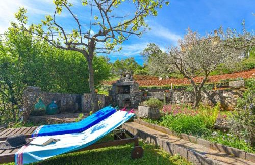 Sveta Jelena House | Holiday Home Andrea by Interhome