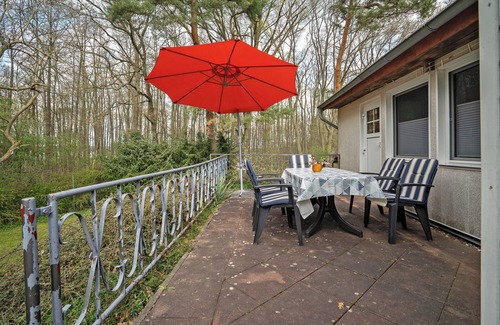 Klein Quassow House | Holiday Home 'Baumfuchs' with Lake View, Private Terrace and Wi-Fi