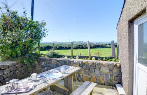 Garn Fadryn House | Holiday Home Bryncroes by Interhome