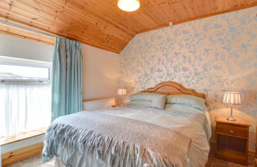 Garn Fadryn House | Holiday Home Bryncroes by Interhome