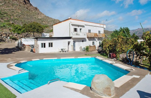 Mogan Apartment | Holiday Home "Casa Almendro" with Mountain View, Pool & Wi-Fi