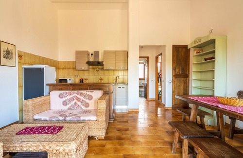 Torre di Bari House | Holiday Home 'Casa Alva' with Private Terrace, Wi-Fi and Air Conditioning