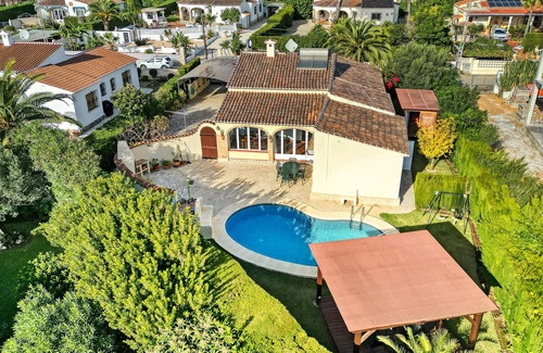 Costa Nova House | Holiday Home "Casa Claudia" with Mountain View, Pool & Wi-Fi
