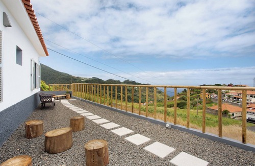 Ribeira da Janela House | Holiday Home 'Casa Da Ribeira Da Janela' with Sea View, Wi-Fi and Air Conditioning
