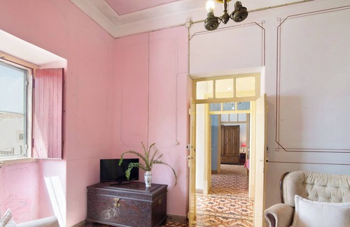Loule House | Holiday Home 'Casa Do Tesouro' with Shared Pool, Private Terrace and Wi-Fi