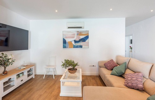 Marchena House | Holiday Home "Casa Rural Tierra de Olivos" with Private Pool & Wi-Fi