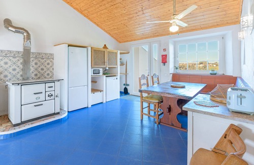 Baiona House | Holiday Home 'Casa Sol' with Private Terrace, Shared Garden and Wi-Fi