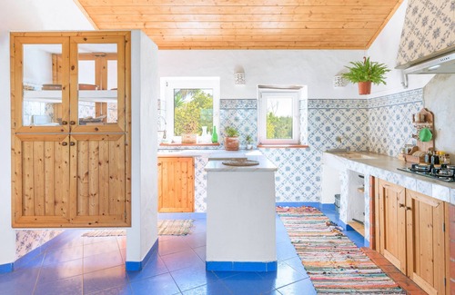 Baiona House | Holiday Home 'Casa Sol' with Private Terrace, Shared Garden and Wi-Fi