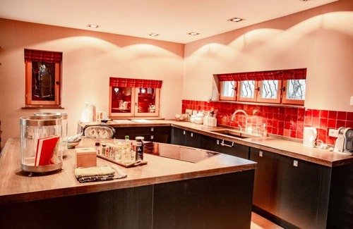 Colmars House | Holiday Home 'Chalet De Luxe - Alpes Française' with Mountain View, Private Terrace and Wi-Fi