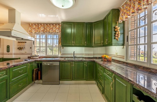 La Zubia House | Holiday Home 'Cypress House' with Private Pool, Wi-Fi and Air Conditioning