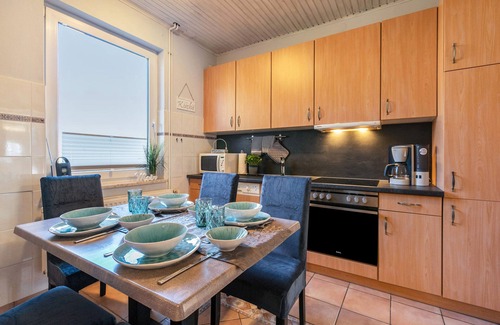 Burg Apartment | Holiday Home 'Ferienhaus Von Osten' with Private Terrace