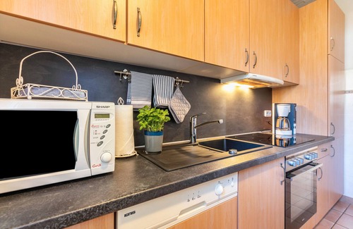 Burg Apartment | Holiday Home 'Ferienhaus Von Osten' with Private Terrace