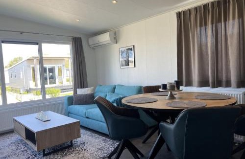 Scherpenisse House | Holiday Home De Noordzee by Interhome